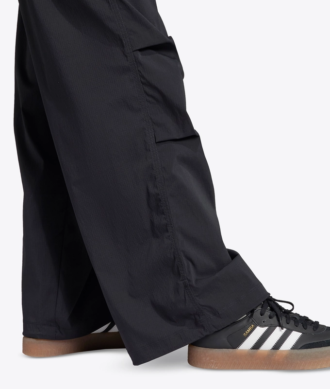 ESSENTIALS PARA PANT