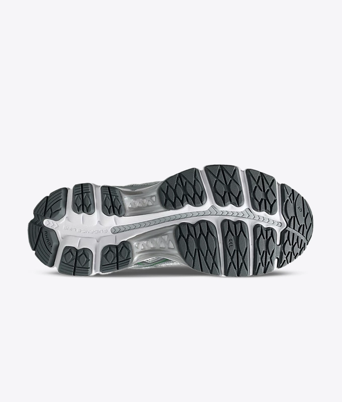 GEL-KAYANO 121
