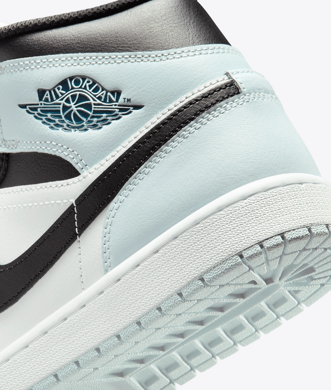 AIR JORDAN 1 MID