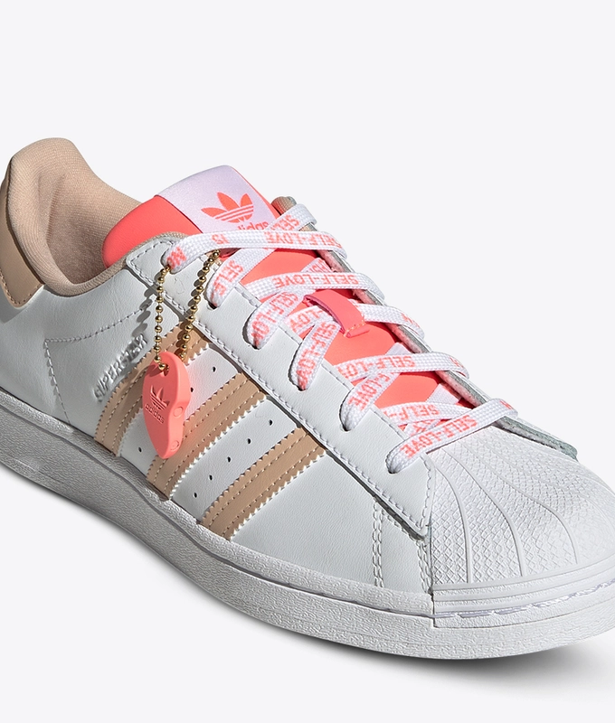 Superstar W