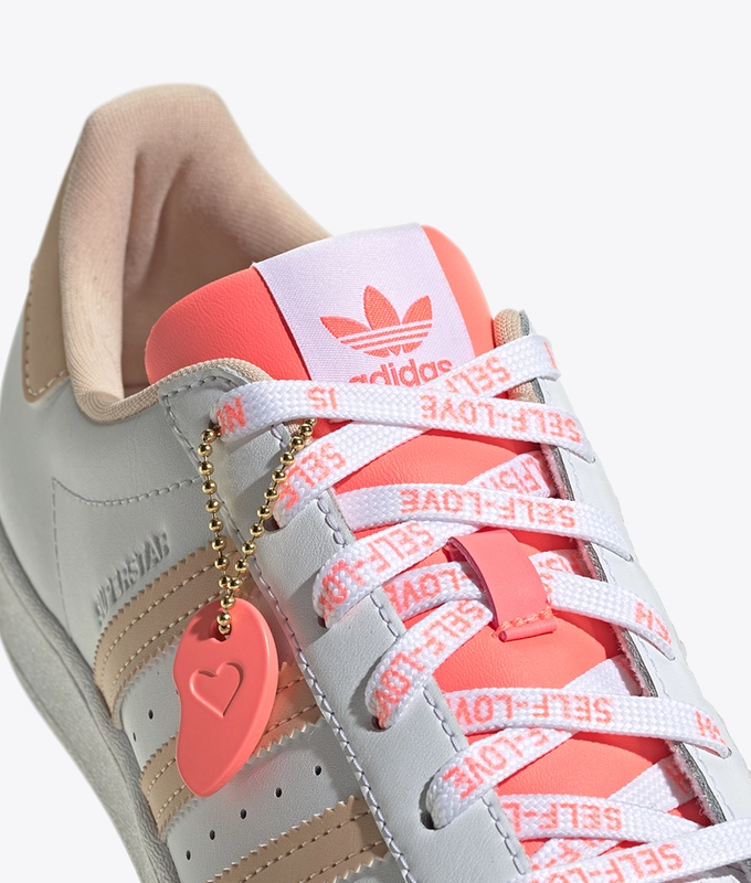 Superstar W