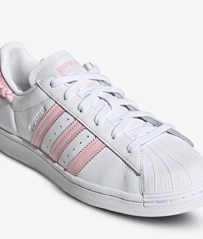 Superstar W